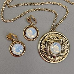 Vintage Opalite Necklace Clip Earrings Set Round Glass Gold Tone Pendant 24″