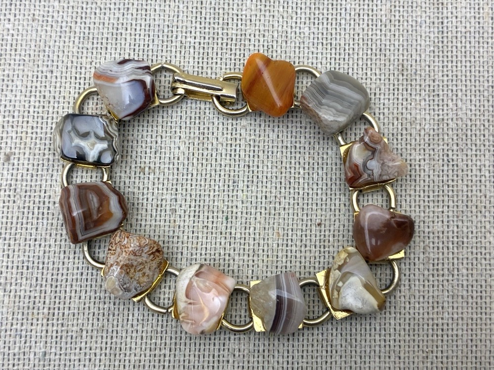 Vintage Scottish Pebble Nuggets Agate Carnelian Link Gold tone 7.5″Bracelet