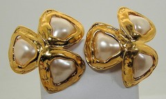 Rare Chanel 29 Made in Paris Freeform Baroque 3 Stone Gripoix Pearl Earrings