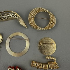 Vintage Brooch Pin Lot 14 Gold Tone Avon AJC Floral Mixed Costume