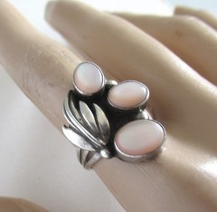 NAVAJO SOUTHWEST STERLING RING w MOP, SIZE 6.75, 1.02 INCH WIDE, 6 GRAMS, SIGNED