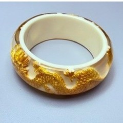 Chunky Vintage Asian Dragon White and Gold Lucite Bangle Bracelet 7.5″ Boho