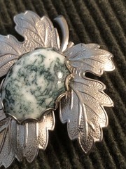Vintage Brooch Maple Leaf Dark Green Cabochon Stone Silver Tone Pristine Cond