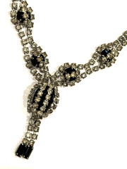 VINTAGE ART DECO CRYSTAL BLACK CLEAR RHINESTONE Y-DROP PENDANT 16″ NECKLACE EUC