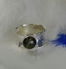 Hand Wrought Green Cat’s Eye Tourmaline 0.925 Sterling Silver Estate Ring Size 6