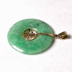 14K /585 Gold Green Jade Disc Pendant Chinese Shou Longevity Bezel Set Vintage