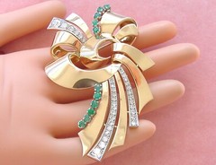 VINTAGE RETRO 2.59ctw MINE DIAMOND .82ctw EMERALD 18K BIG BOW RIBBON BROOCH 1940