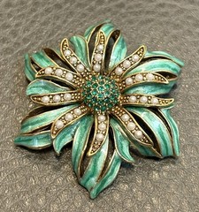 HIGH END Unsigned GORGEOUS Green ENAMEL CRYSTAL FAUX SEED PEARL FLOWER BROOCH
