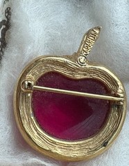 Vintage Signed Sarah Coventry Jelly Belly Apple Pin