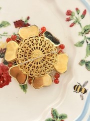 Vintage Hobe mayorka Floral Glass Brooch