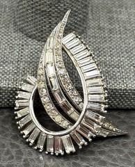 Vintage High End Celestial Crescent Silver Tone Baguette Rhinestone Brooch Pin
