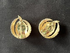 Vintage TRIFARI Crown Gold Tone Swirl Feather Leaf Clip on Earrings 1955-1969