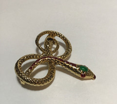 1985 Metropolitan Museum of Art MMA Gold Tone Snake Brooch Enamel Green Cabochon