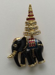VINTAGE CHRISTMAS TREE PIN BROOCH ELEPHANT ENAMEL RARE BOOK PIECE 2008 HTF 31