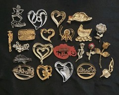 22 VINTAGE BROOCH COSTUME JEWELRY LOT HEARTS MOTHERS DAY FLOWER AVON JJ GERRYS