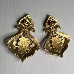 Vintage Ornate Openwork Stud Earrings Brushed Gold Tone & Red Enamel 1 3/4″