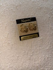 Vtg NAPIER Textured Gold Tone Leaf Wreath Pierced Post Earrings