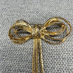 Vintage Brooch Gold Tone Chain Bow Ribbon Dangles 2 Inches