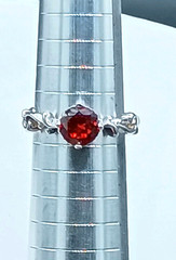 Red CZ Cubic Zirconia Faceted Gemstone Sparkle Silver Tone Vine Band Ring Size 7