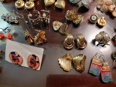 Fabulous vintage earrings 1960’s Lot. ( 108 Pcs )
