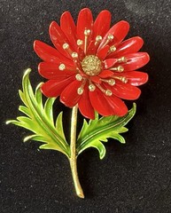Rare 1955-1969 CROWN TRIFARI Gold-plated Red Enamel Flower Brooch Rhinestones