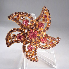 Vintage Pink Smoky Topaz Rhinestone Star/Flower/Starfish Gold Tone Brooch 2 1/4″