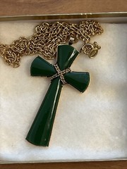 VTG 1975 Avon Juliet Green Lucite Cross Necklace Gold Tone Faux Jade Nice Gift