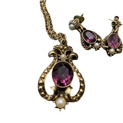 Vintage Avon “Queensbury” Necklace And Earrings Jewelry Set – 1974