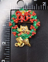 AJC Christmas Wreath Cat Hanging Brooch Pin