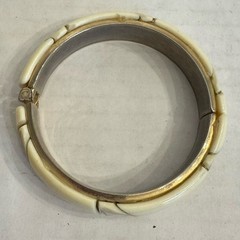 Vintage Lucite Bangle Bracelet 1950s Hinged Clamper MCM 60s Cream Gold Jewelry