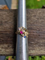 STUNNING Vintage Brass Colorful Rhinestone Leaves Gold Tone Ring Size 6 3/4