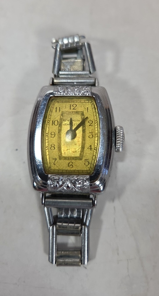 Vintage New Haven Ladies Wristwatch Art Deco Style Link Bracelet Silver Tone