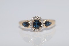 Vintage Circa 1980s 18k Gold Natural Diamond And Oval And Pear Cut Sapphire Ring