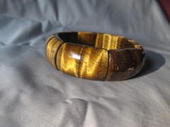 Natural Golden Gemstone Tiger Eye strung on stretchy cord. 3/4″ W Bracelet 17