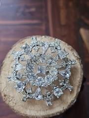 Estate Brooch Clear Rhinestones Snowflake Silver Tone Prong Set Pin 2.25″ Mcm