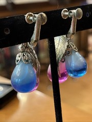 Vintage Napier Cumquat Blue Pink Dangle Drop Clip On Earrings Silver Tone Pat #