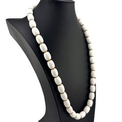 Vintage Crown Trifari MCM 1950s 1960s White Lucite Barrel Beads 28″ Necklace