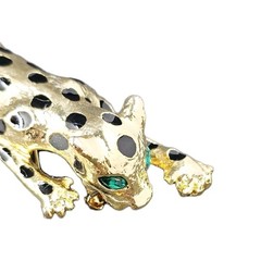 VTG Goldtone Enamel Green Eyed Articulated Tail Crouching Leopard Brooch, 5″