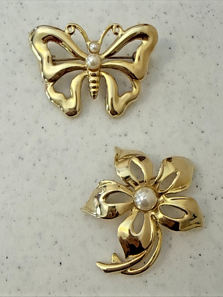 Vtg SIGNED AAI Gold Tone Faux Pearl Butterfly & Flower Brooch Pin 2 Set