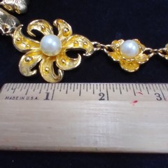 Vintage NATORI Gold Tone Faux Pearl 18 inch Flower Necklace and Earring Set
