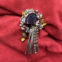 Vtg ‘50/‘60 Alice Caviness Brooch. Crystal/ Glass and dangling fringe. See pics.