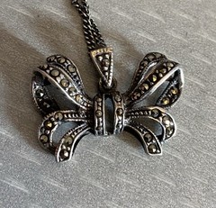 Vintage 925 Sterlling Silver Marcasite Bow Pendant Necklace 18″ Curb Link Chain