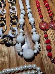 A1 Lot of 29 Vintage Modern NECKLACE Costume Jewelry Fashion Glass Beads Choker