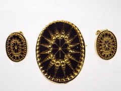 Vintage Unbranded Goldtone Metal and Black Faux Glass Brooch Earrings Set