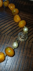 Vintage 29″ Bakelite Butterscotch Swirl Confetti Graduated Bead Necklace 141g 9k