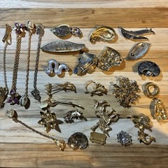 28 Pcs Brooch Pin Sweater Clip Jewelry Vintage Modern Lot