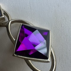 VTG Park Lane Accent Necklace 18 Inch Purple Square Facet Glass Bib Gold Signed