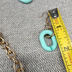 Vintage Necklace Earring Jewelry Set Acrylic Aqua Links gold Tone Chain