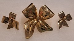 Vintage TONA Gold Tone Bow Brooch Large Ribbon w/ Rhinestone & Matching Earrings