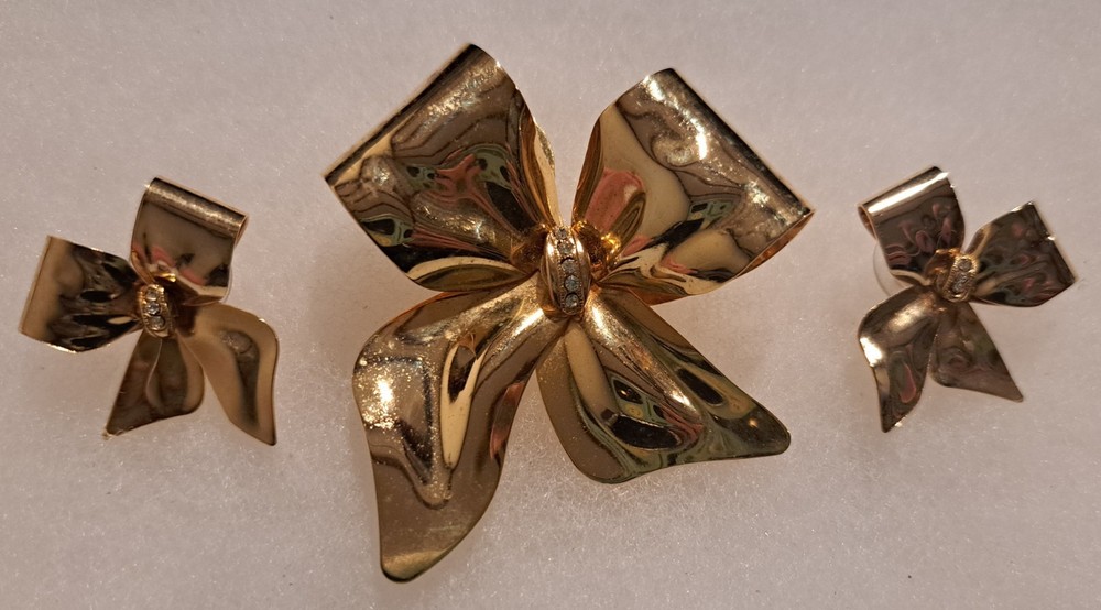 Vintage TONA Gold Tone Bow Brooch Large Ribbon w/ Rhinestone & Matching Earrings